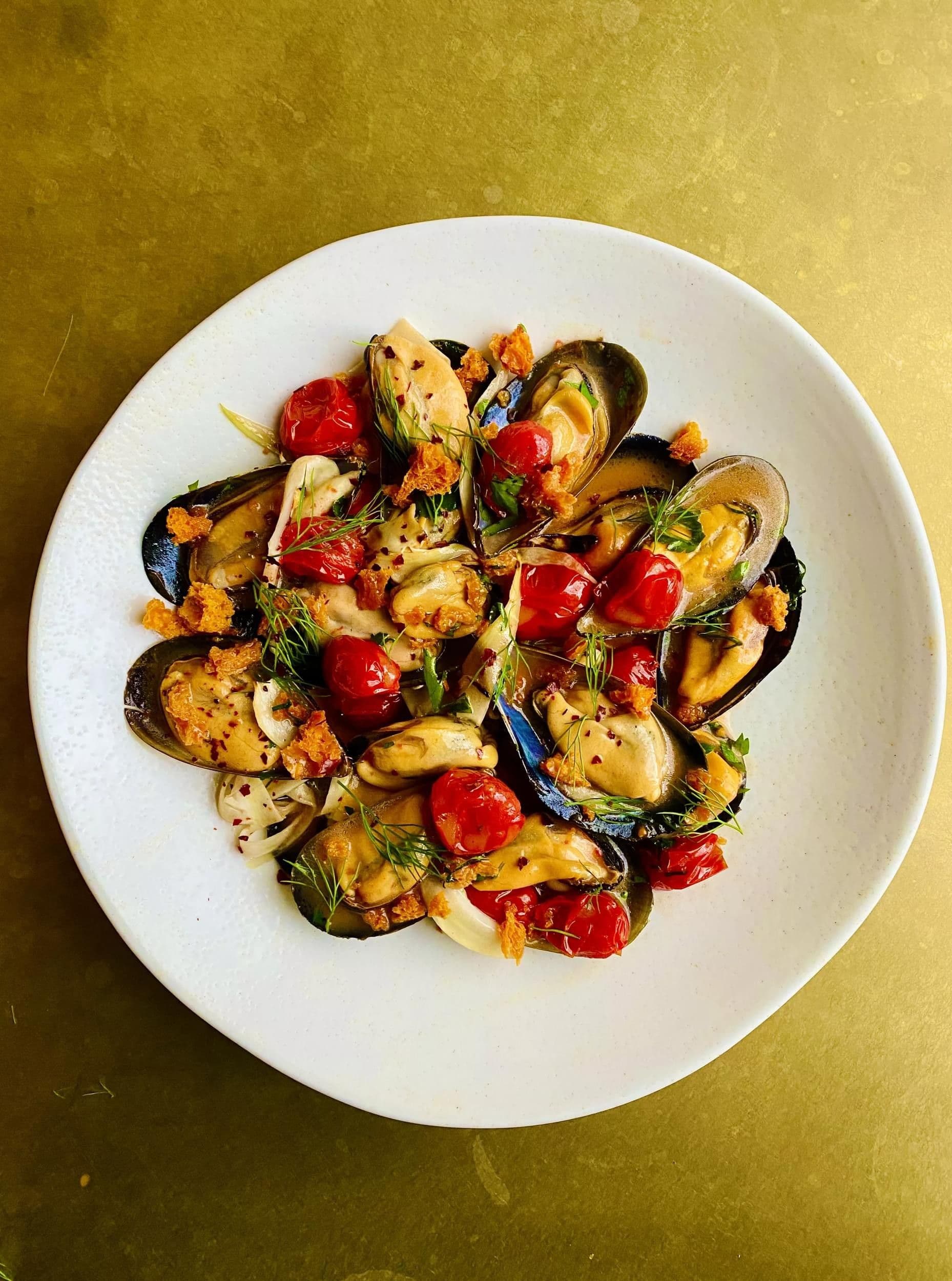 Grilled mussels with charred tomatoes and fennel recipe preview
